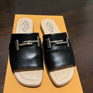 TODS T Buckle Sandals